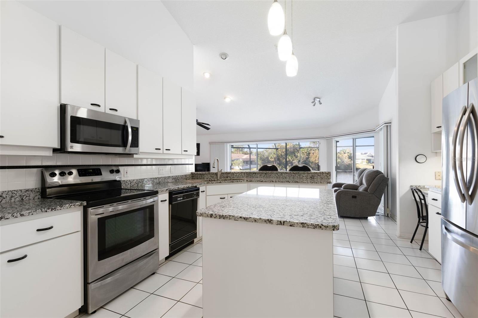 17 CRANDELL CT photo 3