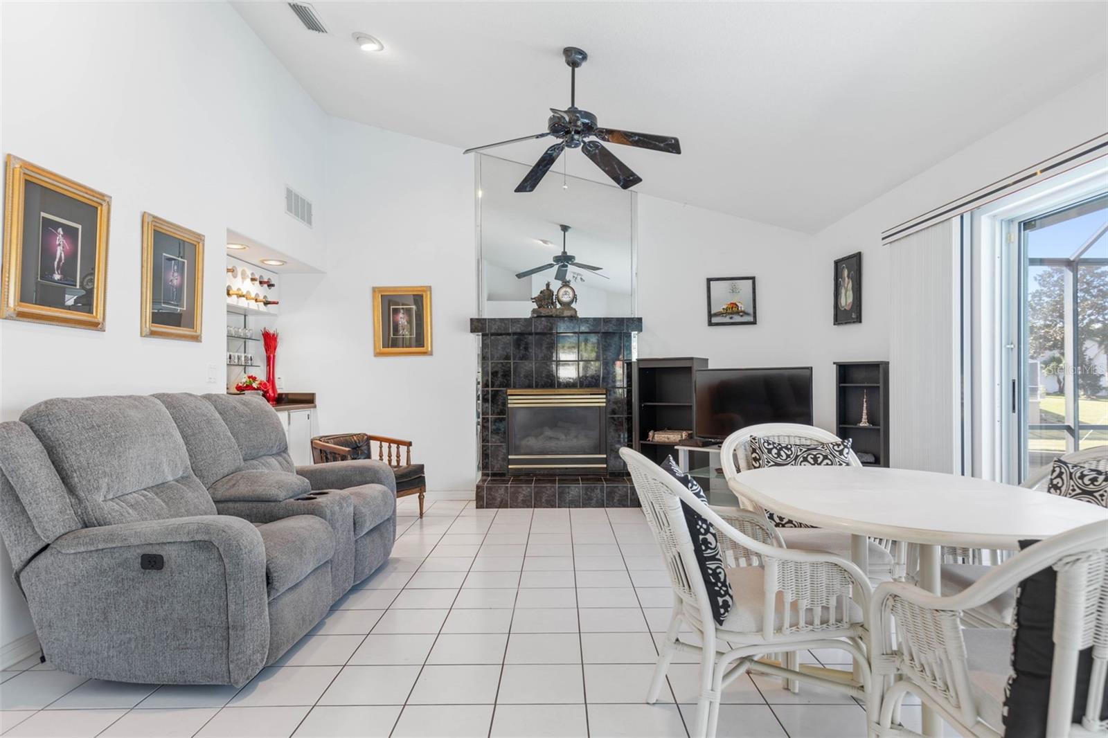 17 CRANDELL CT photo 4