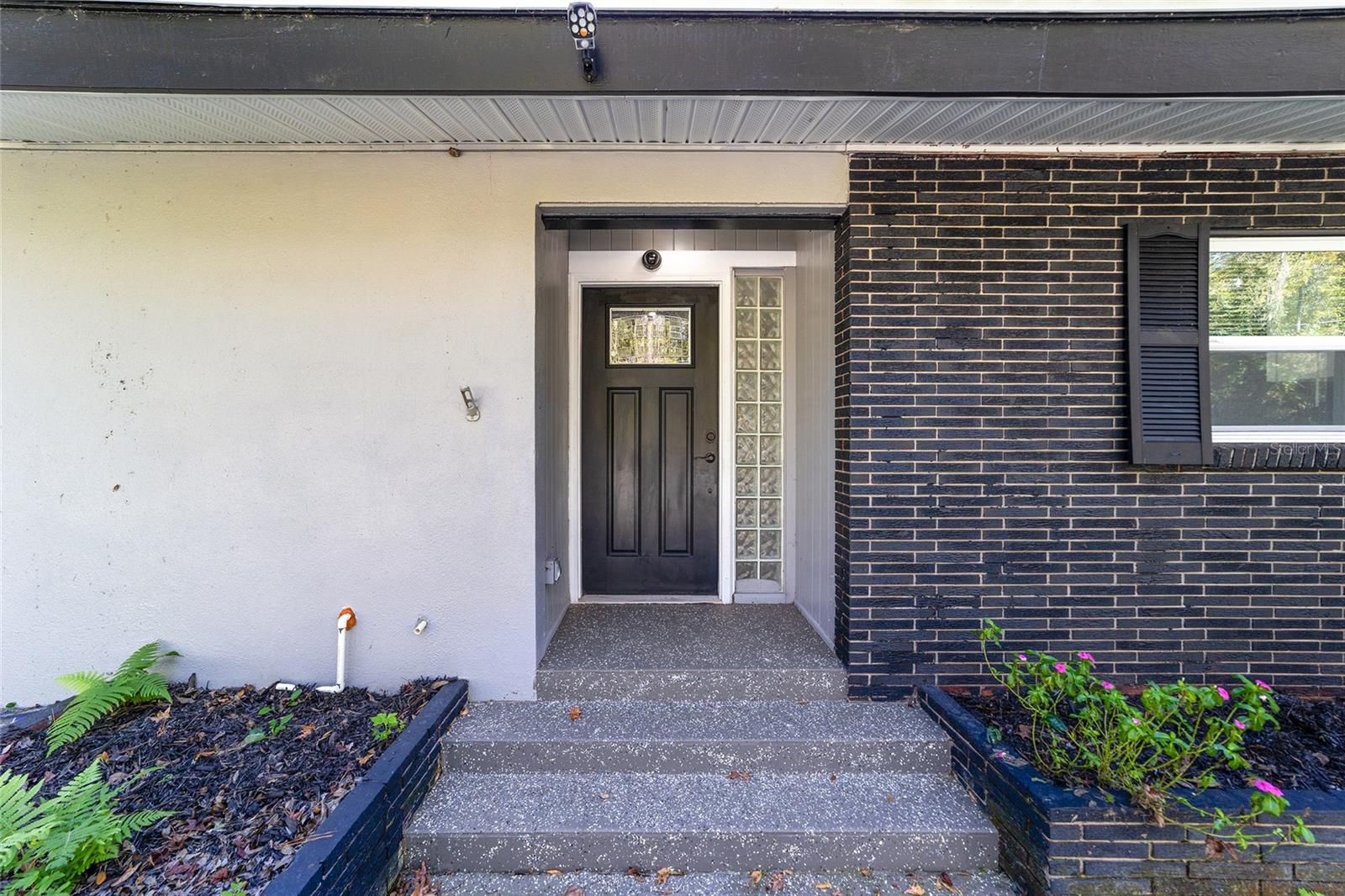 5021 W UNIVERSITY AVE photo 4
