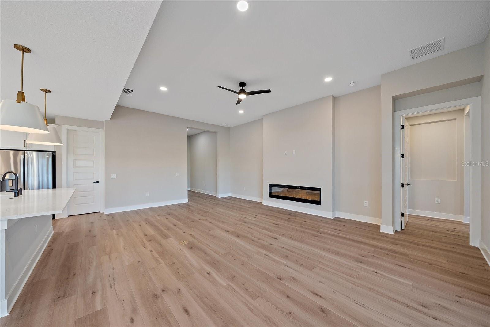 8387 WINDBOUND CT photo 5