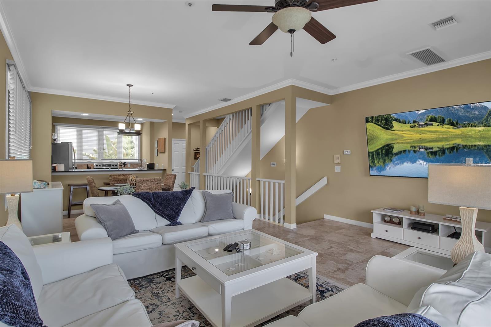 528 FOREST WAY photo 4