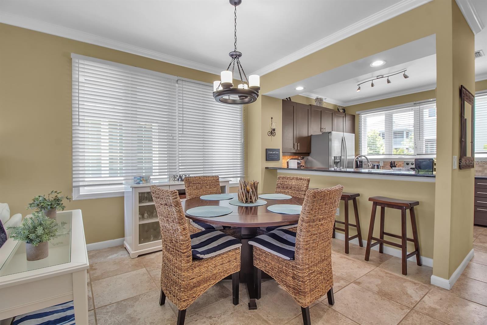 528 FOREST WAY photo 5