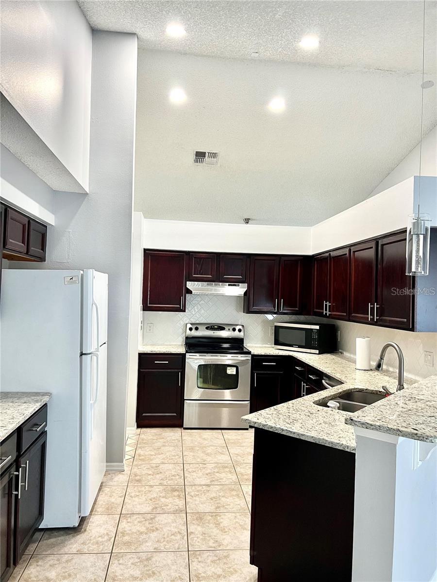 8112 FORT THOMAS WAY photo 5