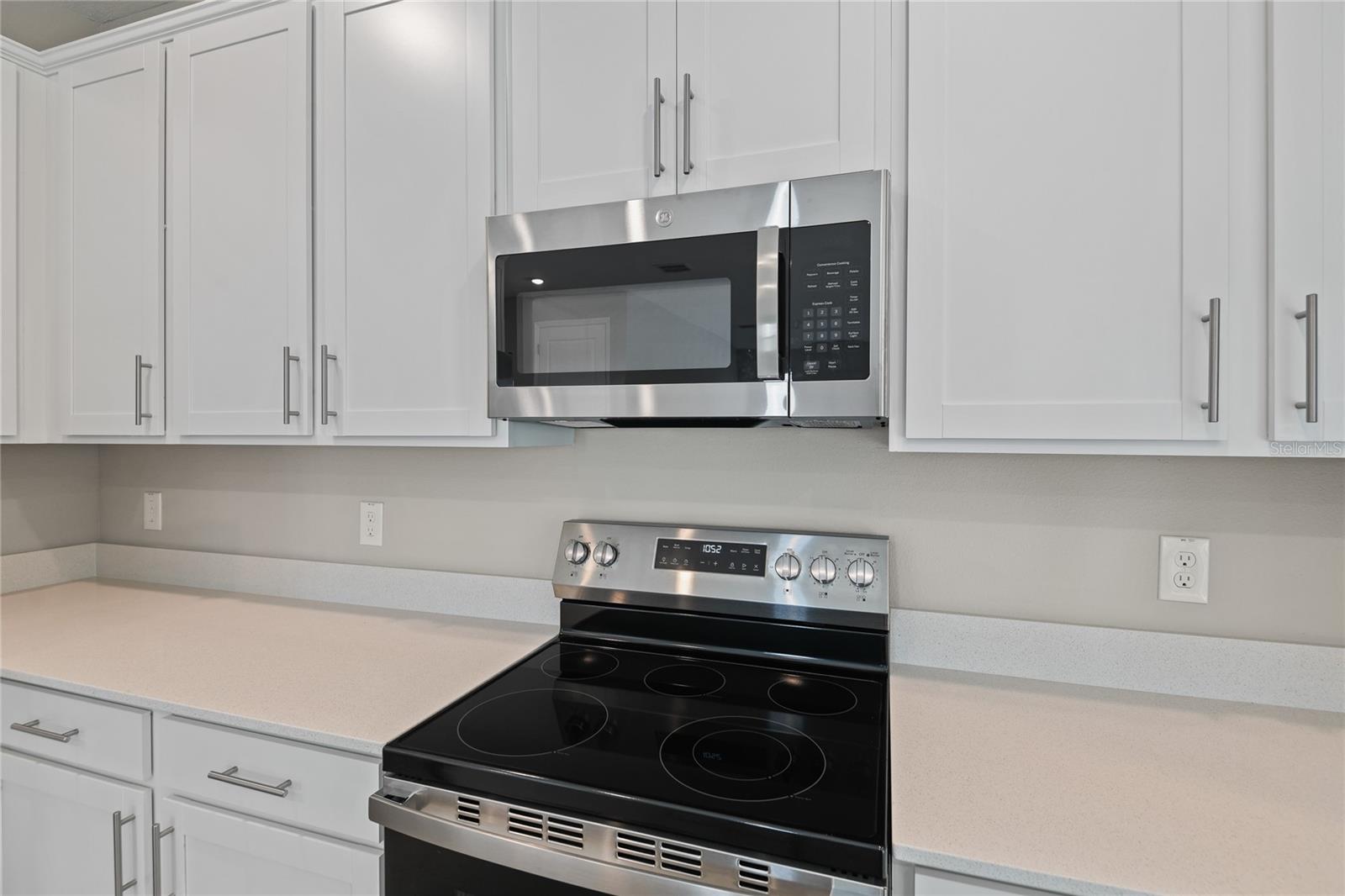 670 SUMMIT RIVER DR photo 4
