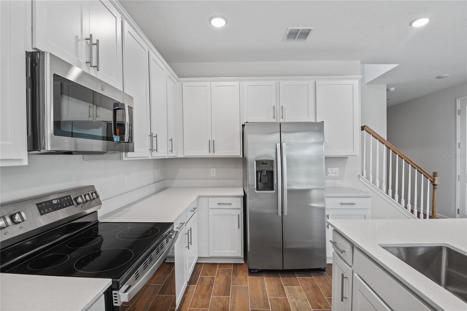 680 SUMMIT RIVER DR photo 5