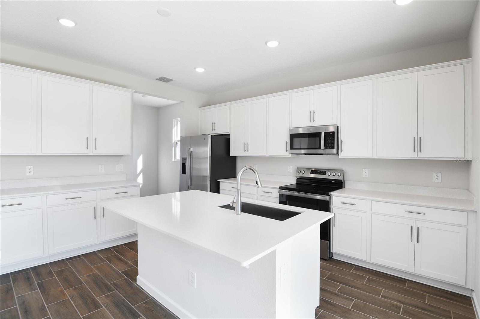 520 SUMMIT RIVER DR photo 2
