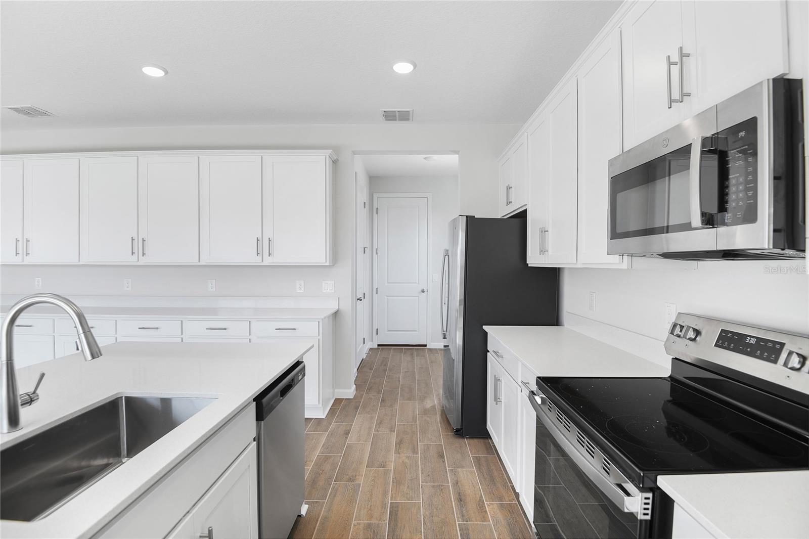 520 SUMMIT RIVER DR photo 4