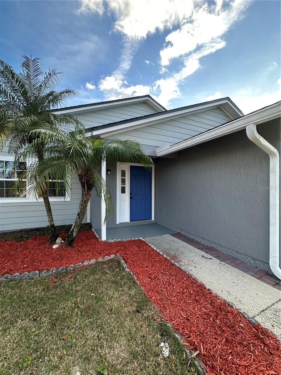 1566 LAWNDALE CIR photo 3