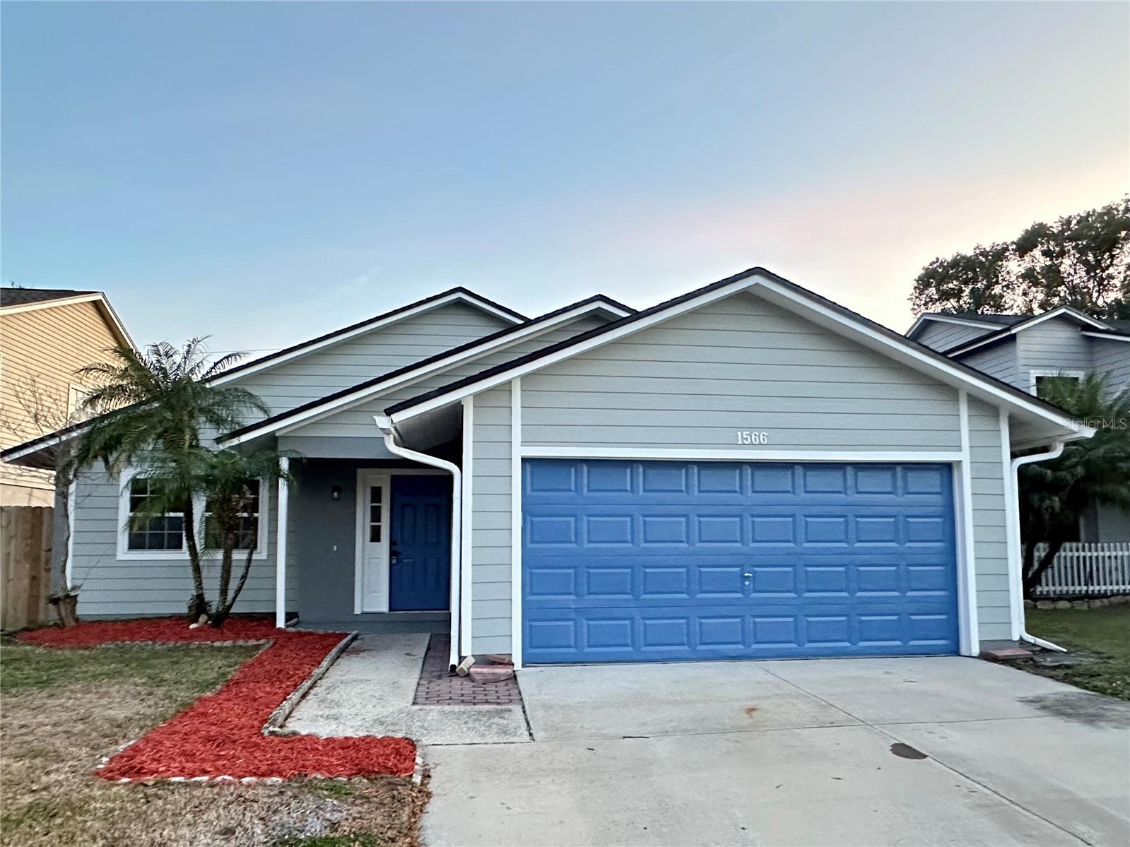 1566 LAWNDALE CIR photo 2