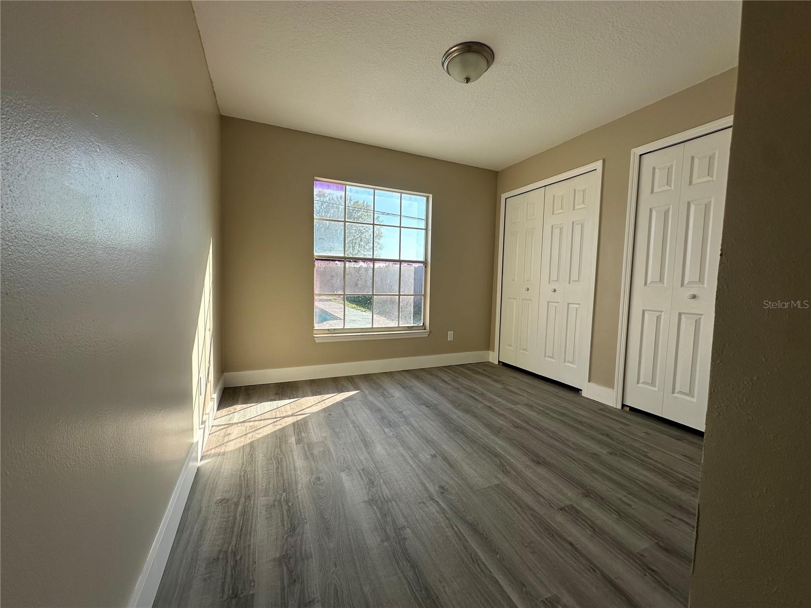 1566 LAWNDALE CIR photo 5