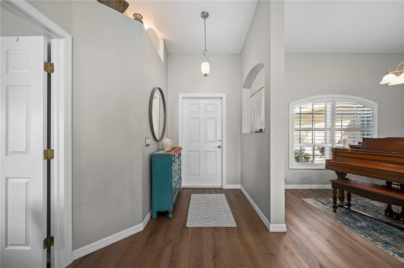 86 ZENITH ST photo 2