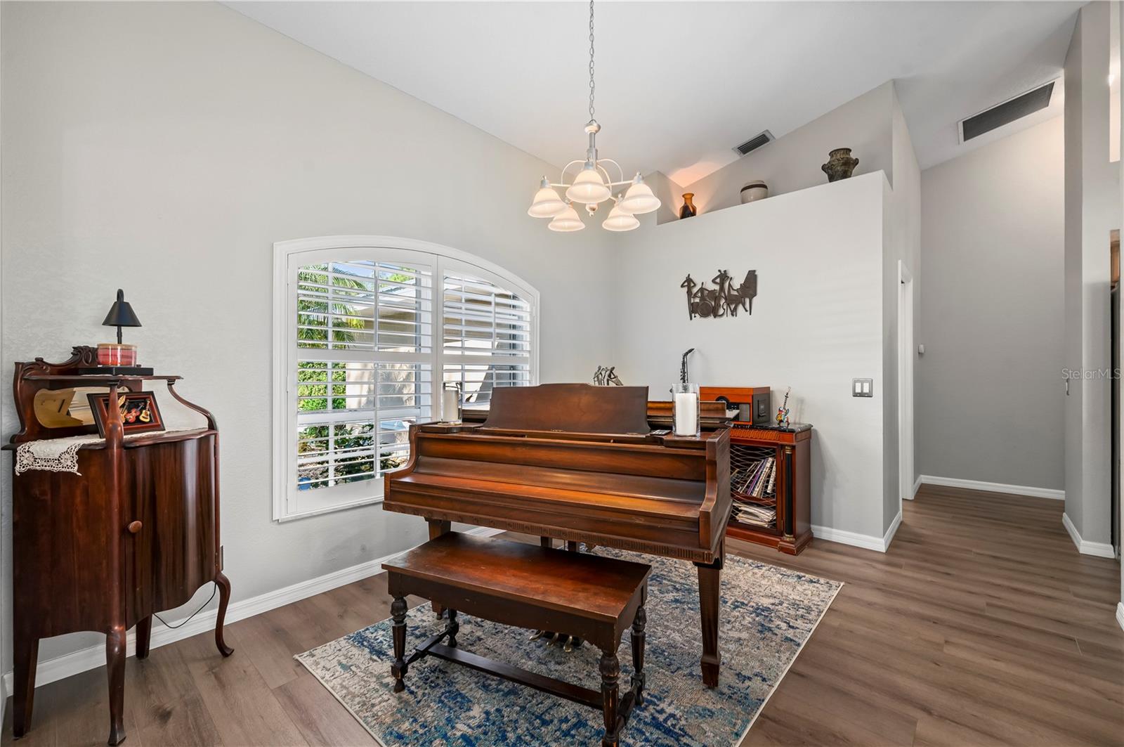 86 ZENITH ST photo 3