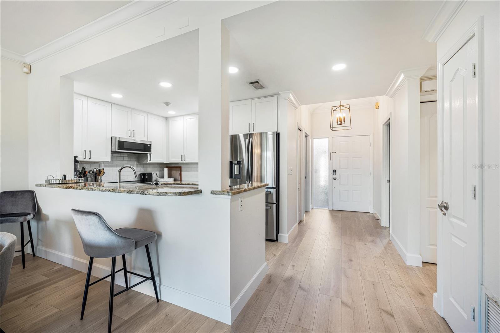 862 HUDSON AVE #862 photo 4