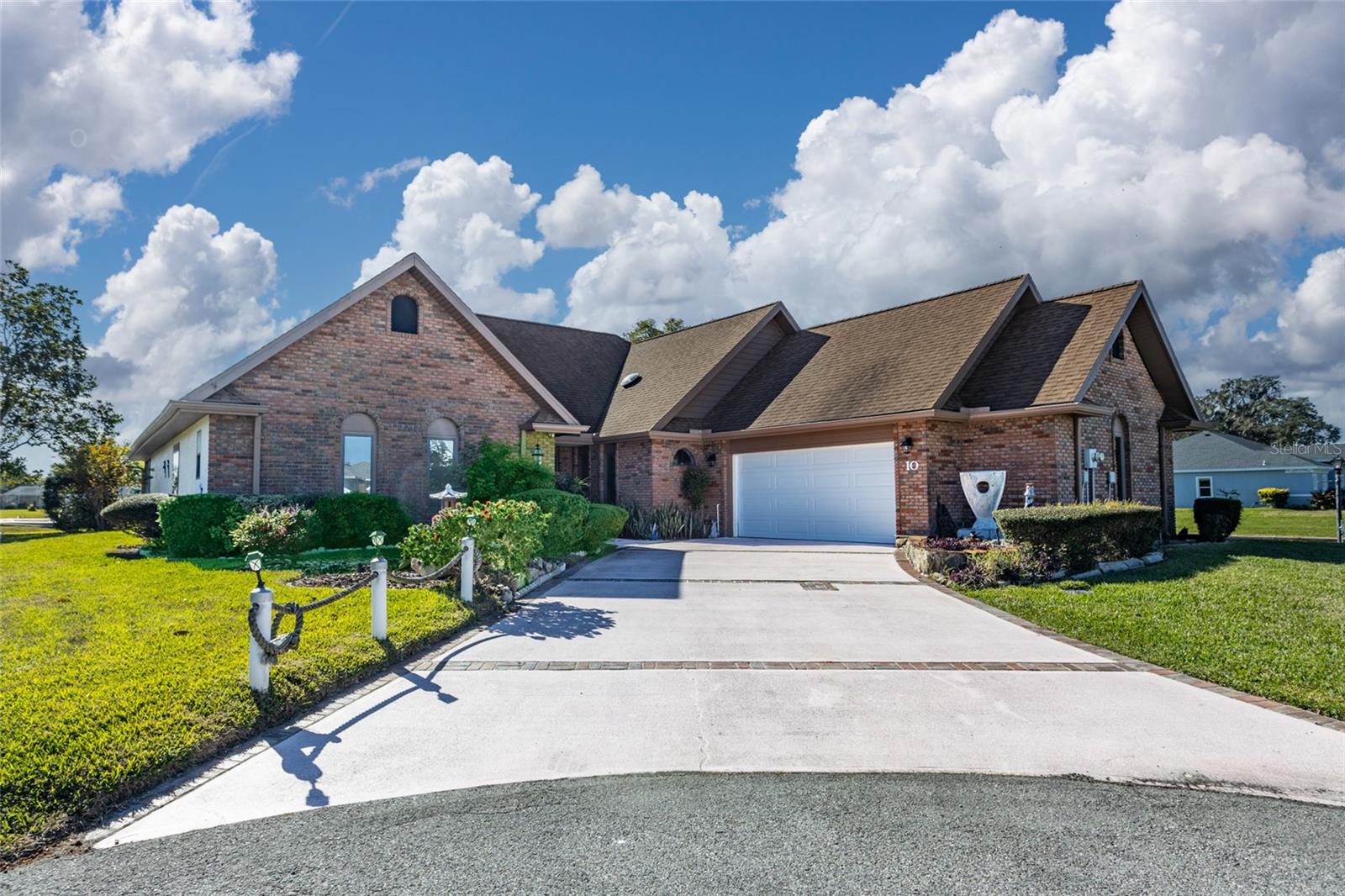 10 CASTLE CT photo 3