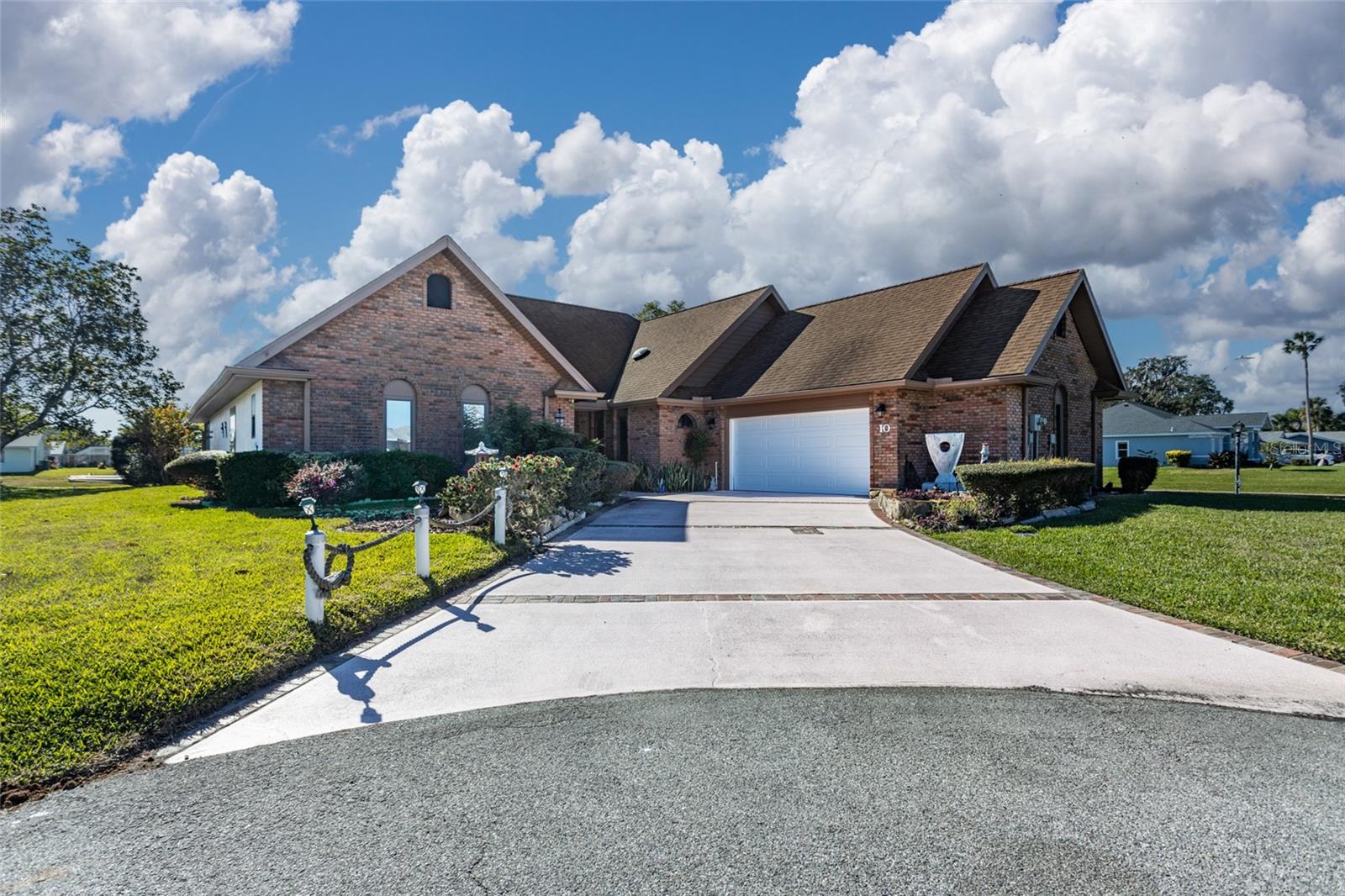 10 CASTLE CT photo 4