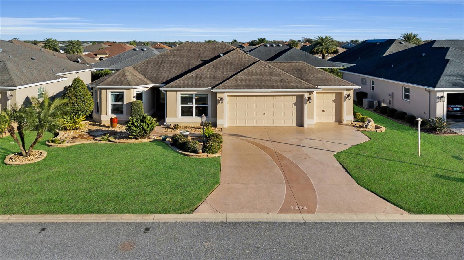 1494 WALNUT WAY photo 2