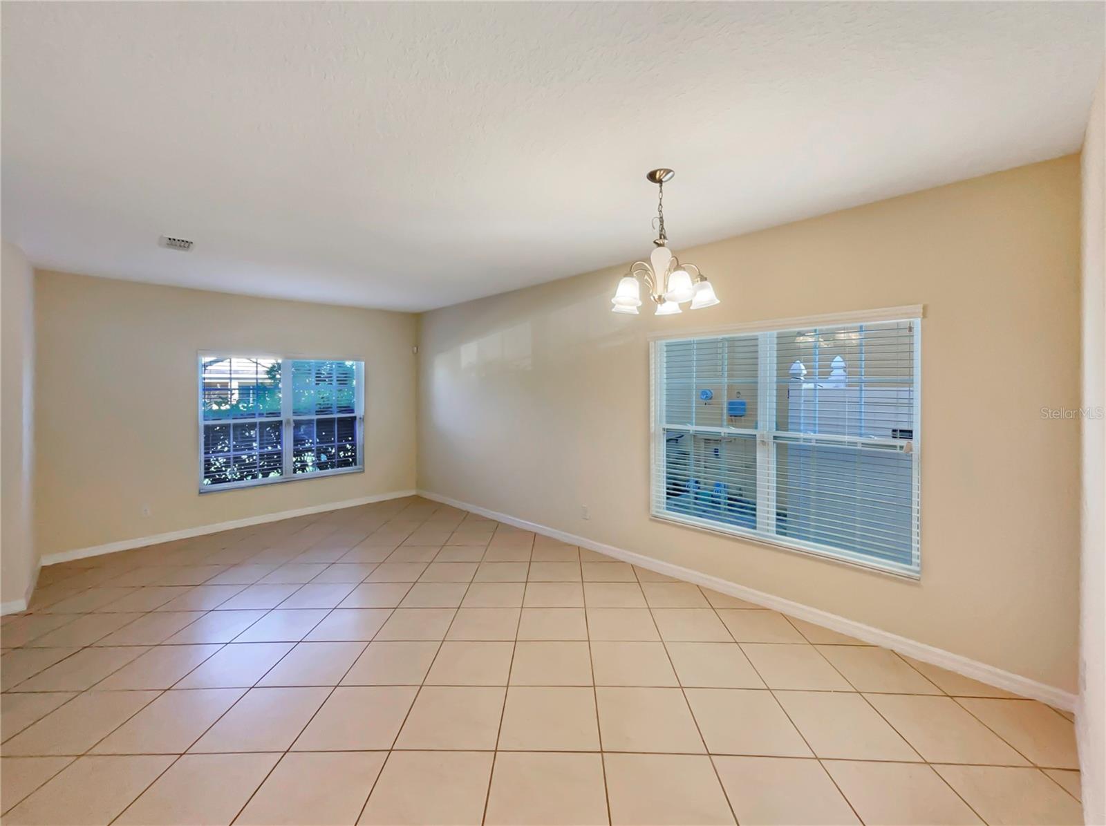4718 ROCKVALE DR photo 3