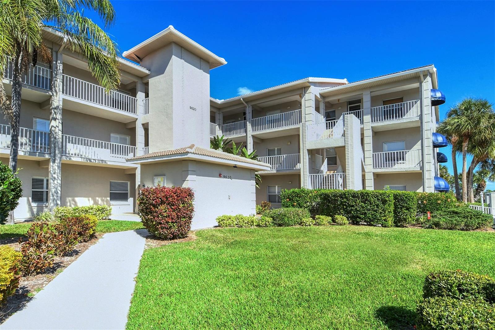 9620 CLUB SOUTH CIR #5209 — home for sale
