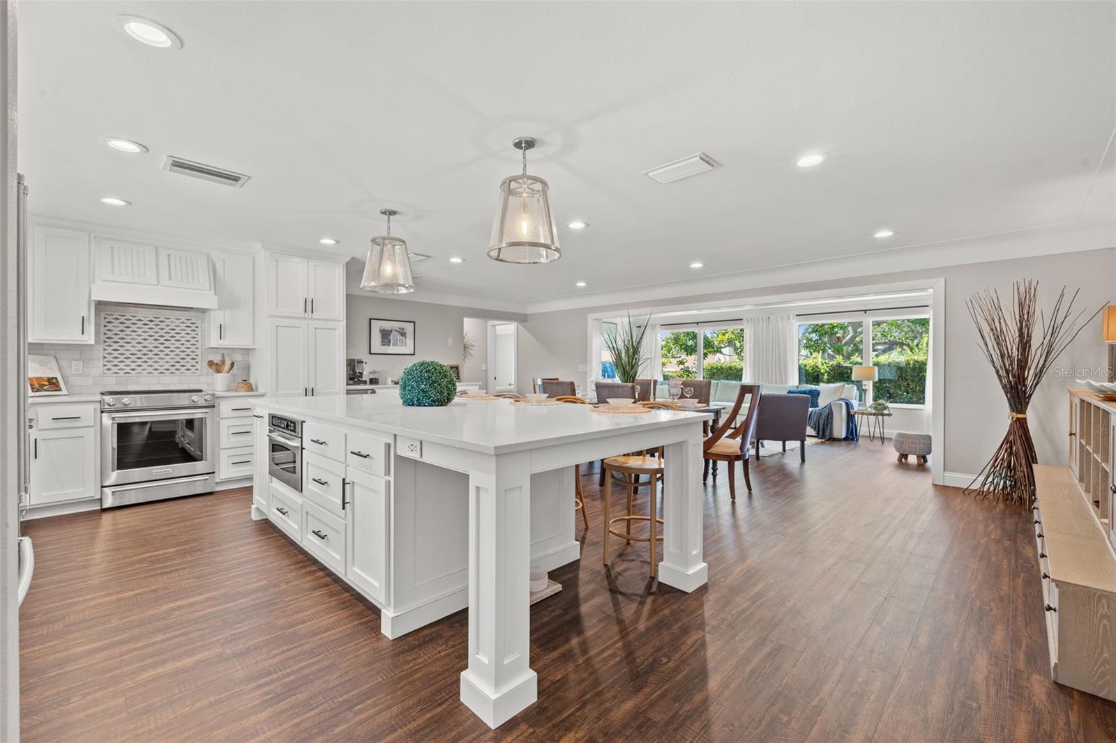 1470 HILL DR photo 2