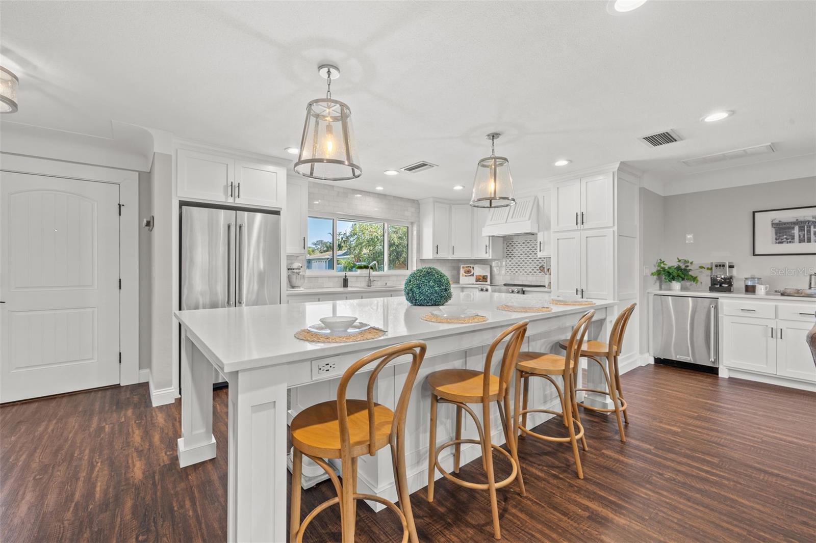 1470 HILL DR photo 3