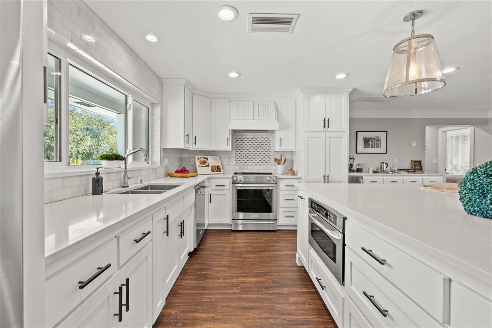 1470 HILL DR photo 4