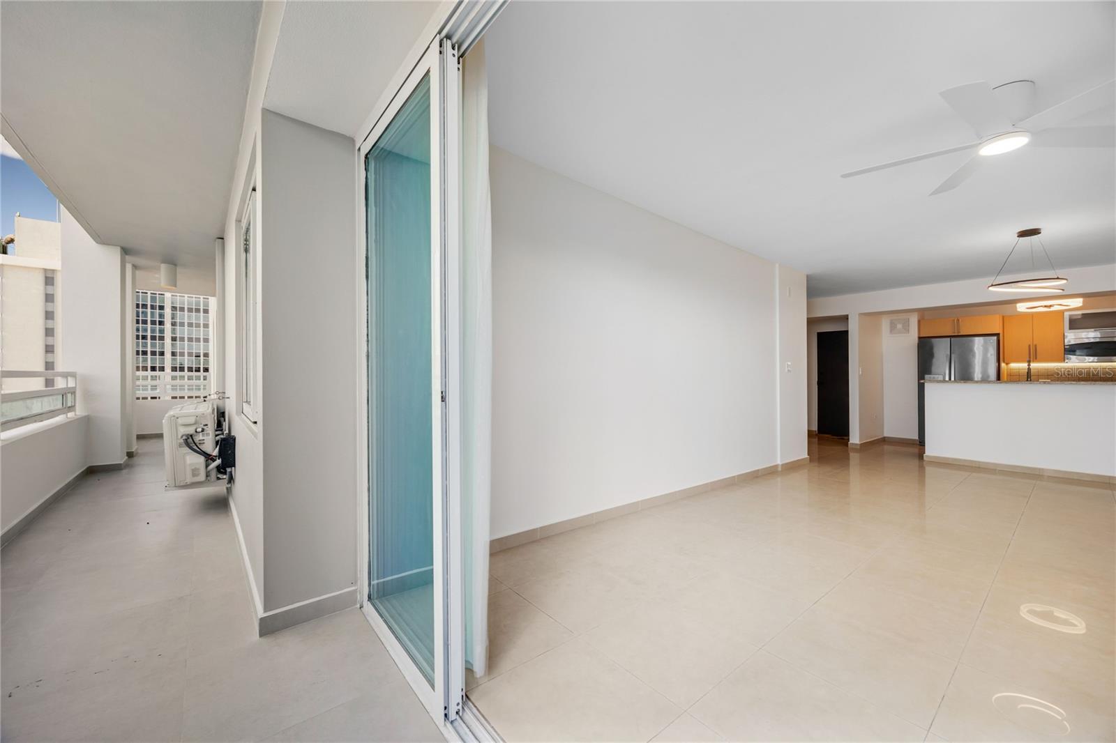 305 VILLAMIL #905 photo 2