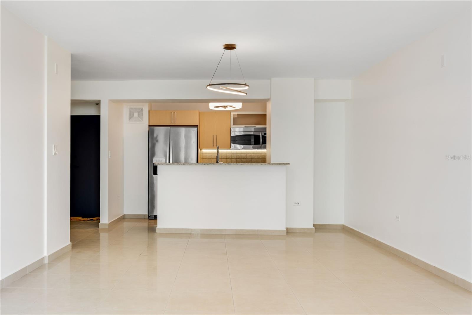 305 VILLAMIL #905 photo 3