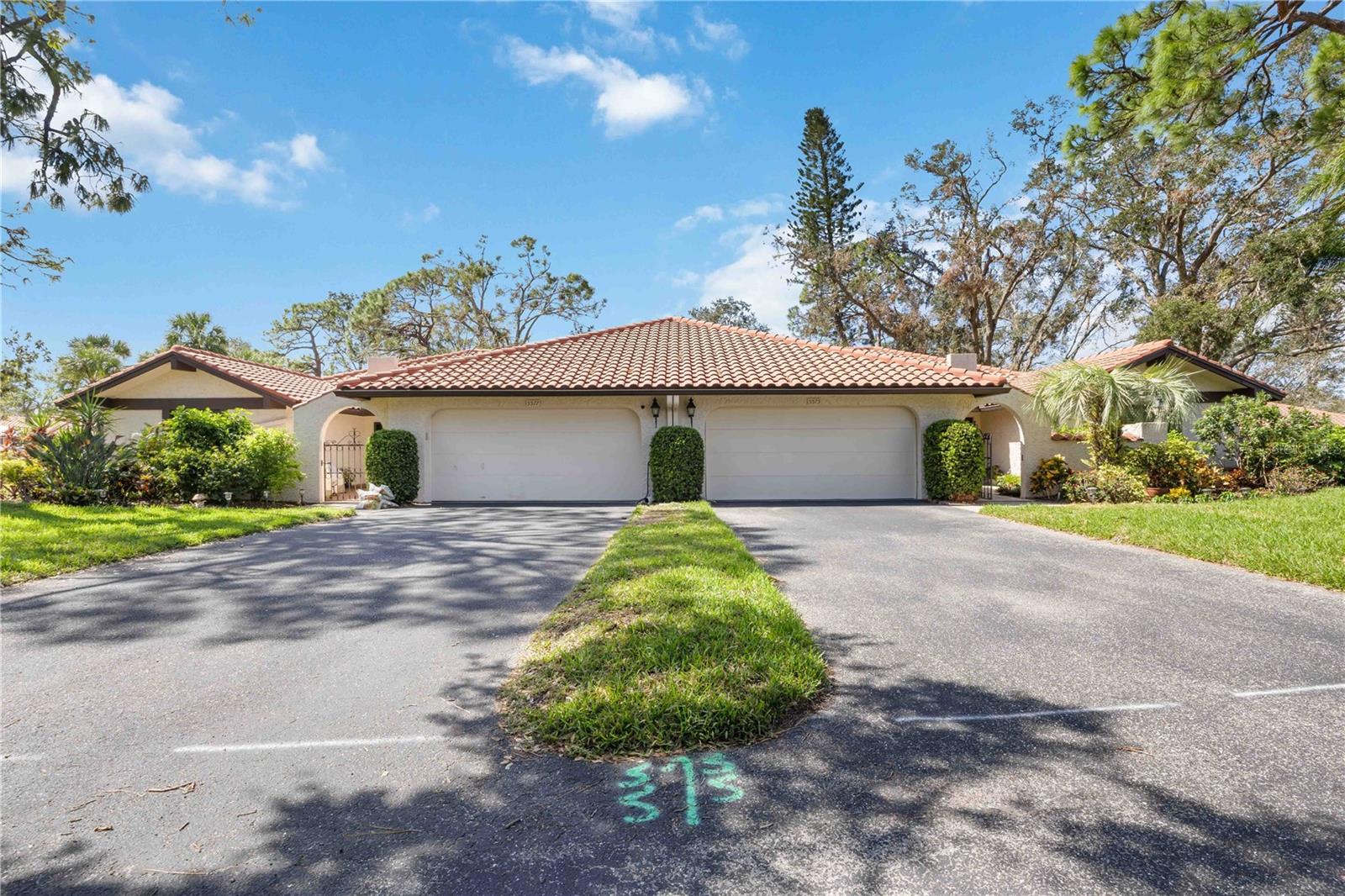 5575 GOLF POINTE DR photo 2