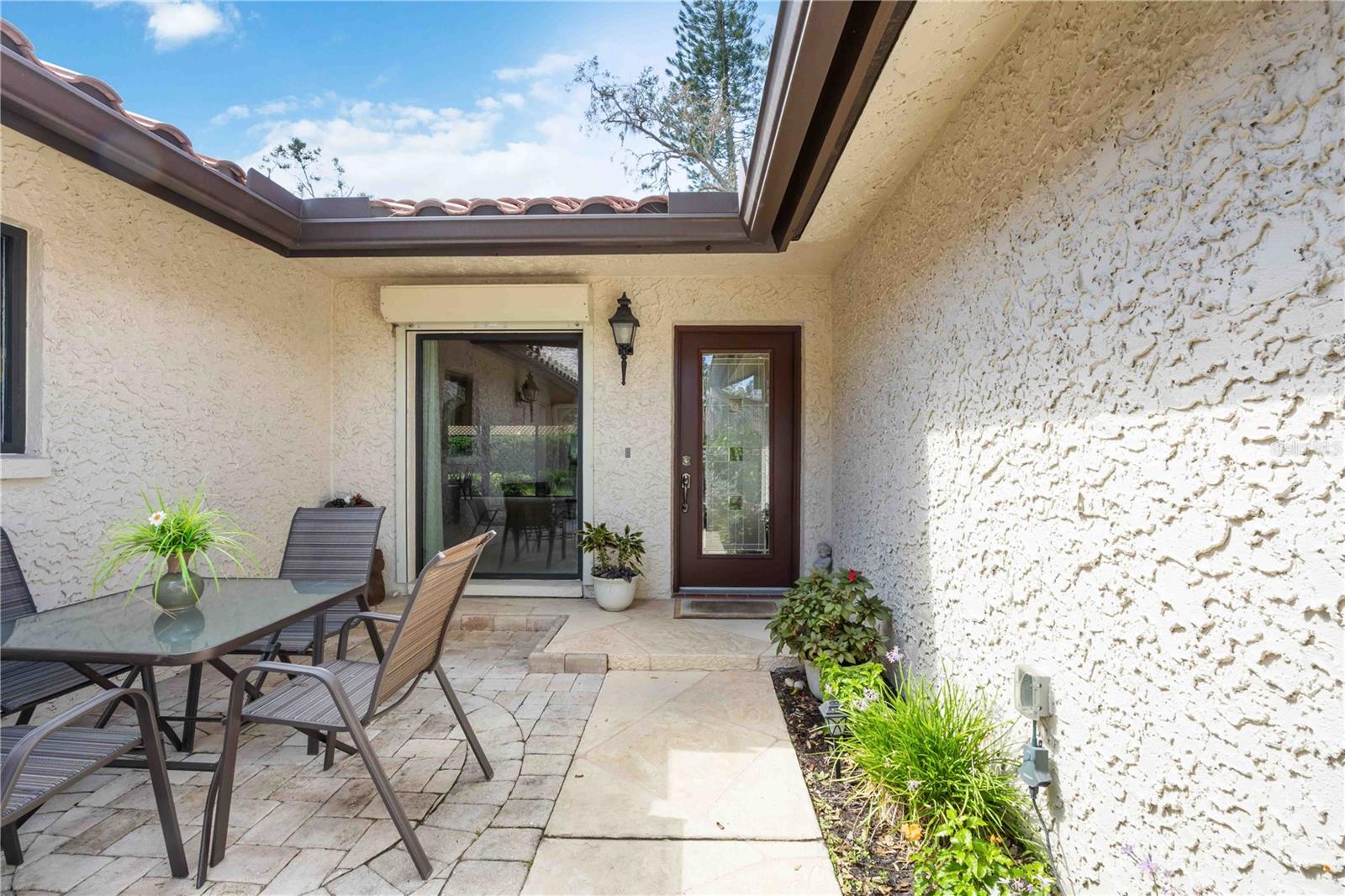 5575 GOLF POINTE DR photo 5