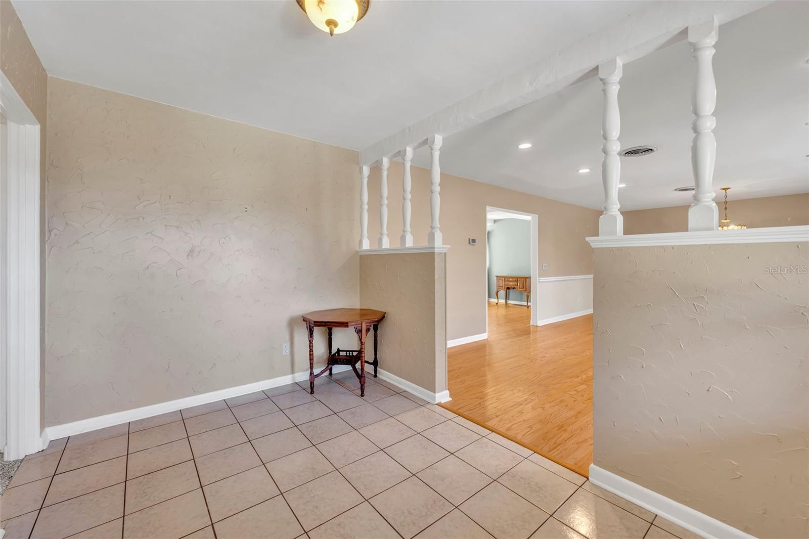 708 BALMORAL RD photo 4