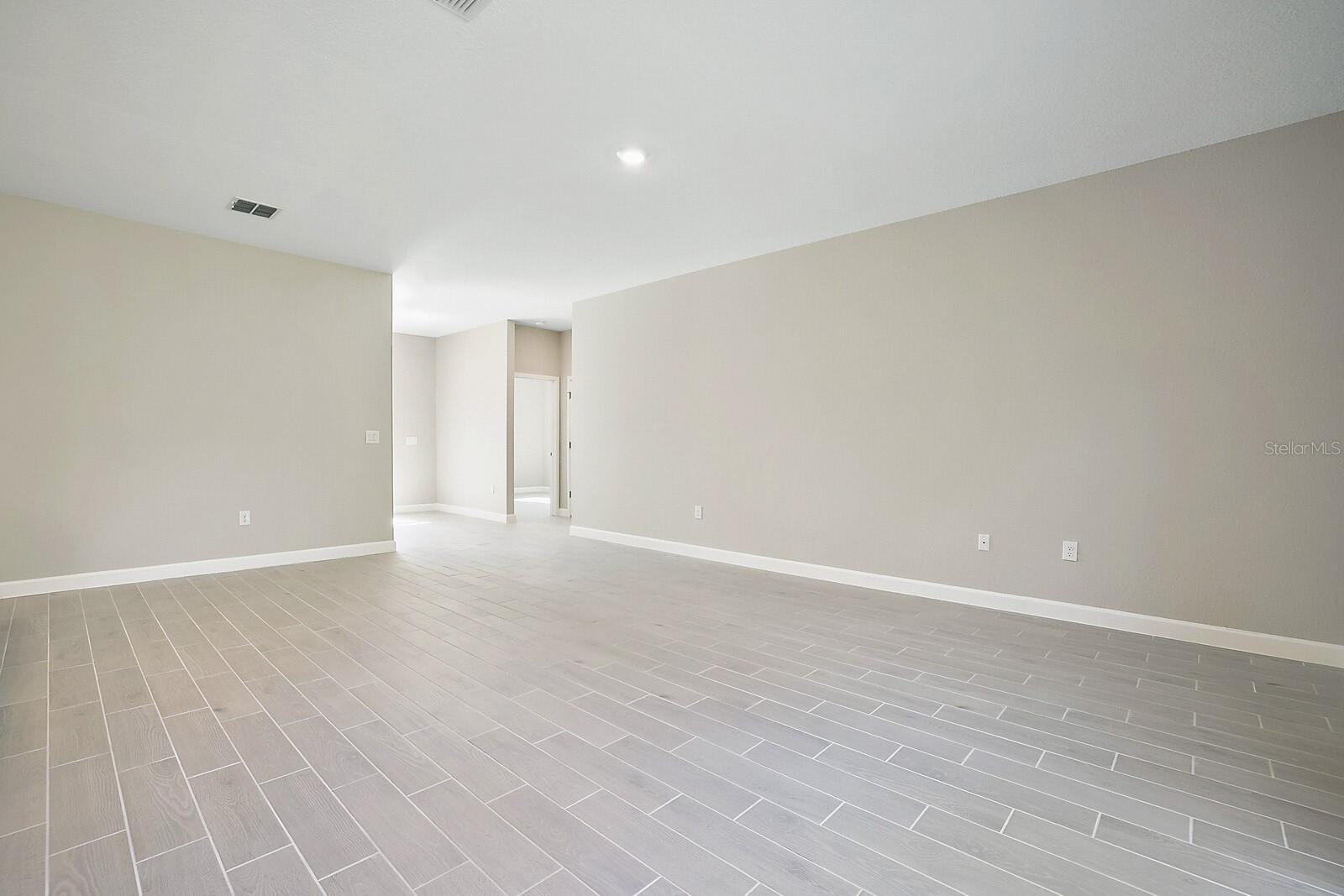 566 MARION OAKS BLVD photo 4