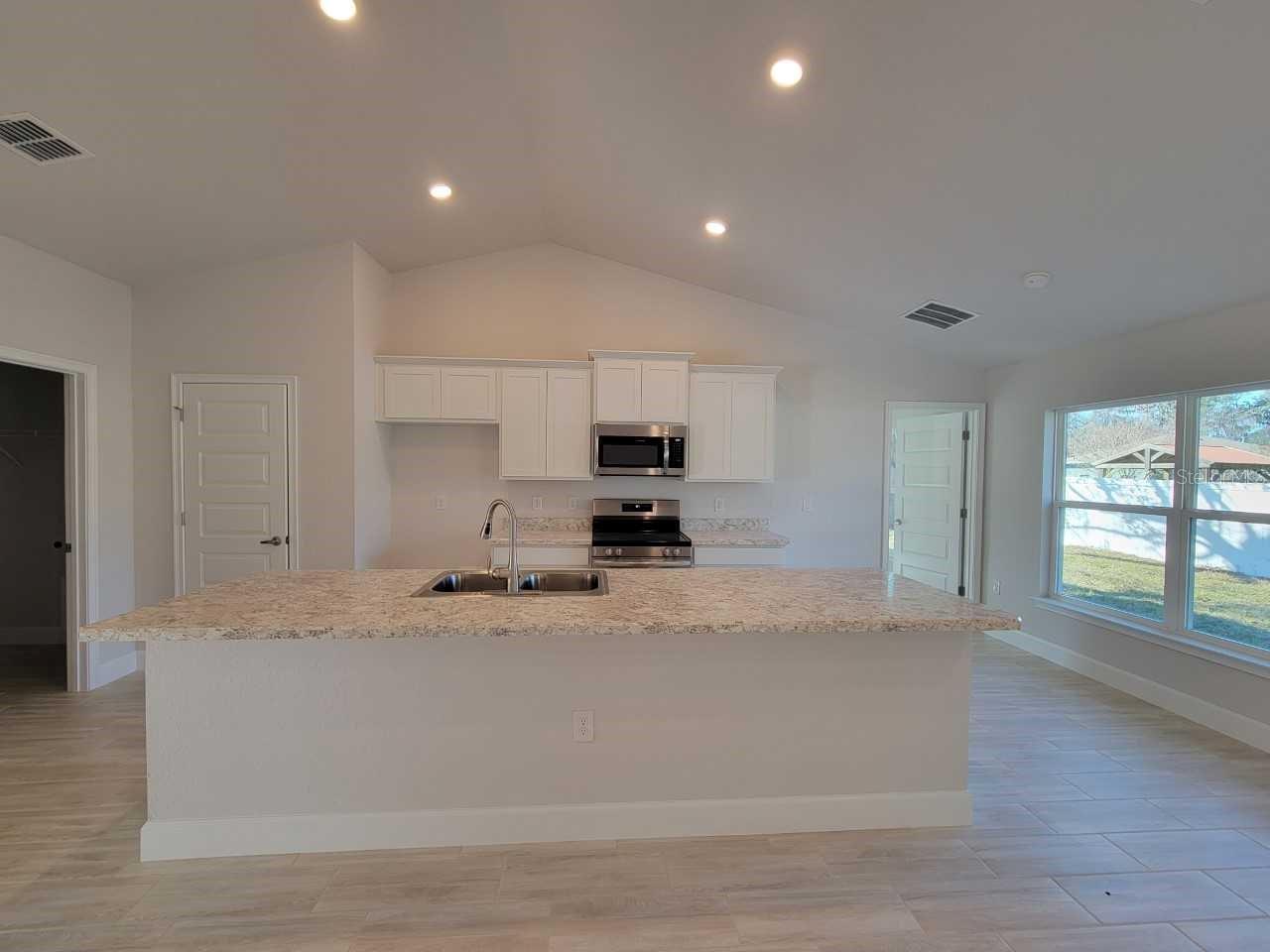 7605 SW 103RD LOOP photo 5