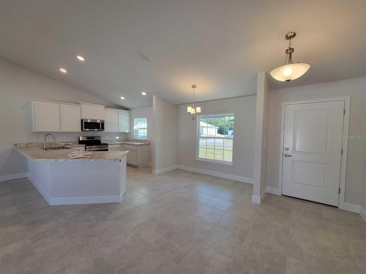 7613 SW 103RD LOOP photo 4