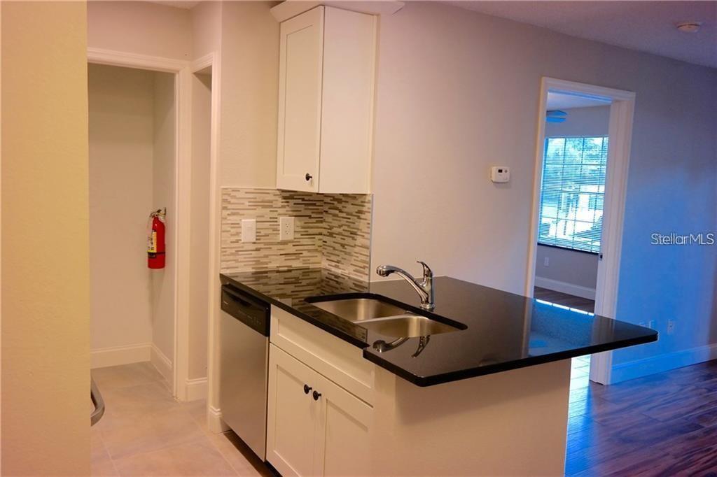 224 AFTON SQ #104 photo 4