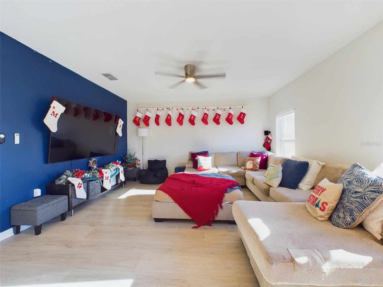 1424 FEATHER LN photo 5
