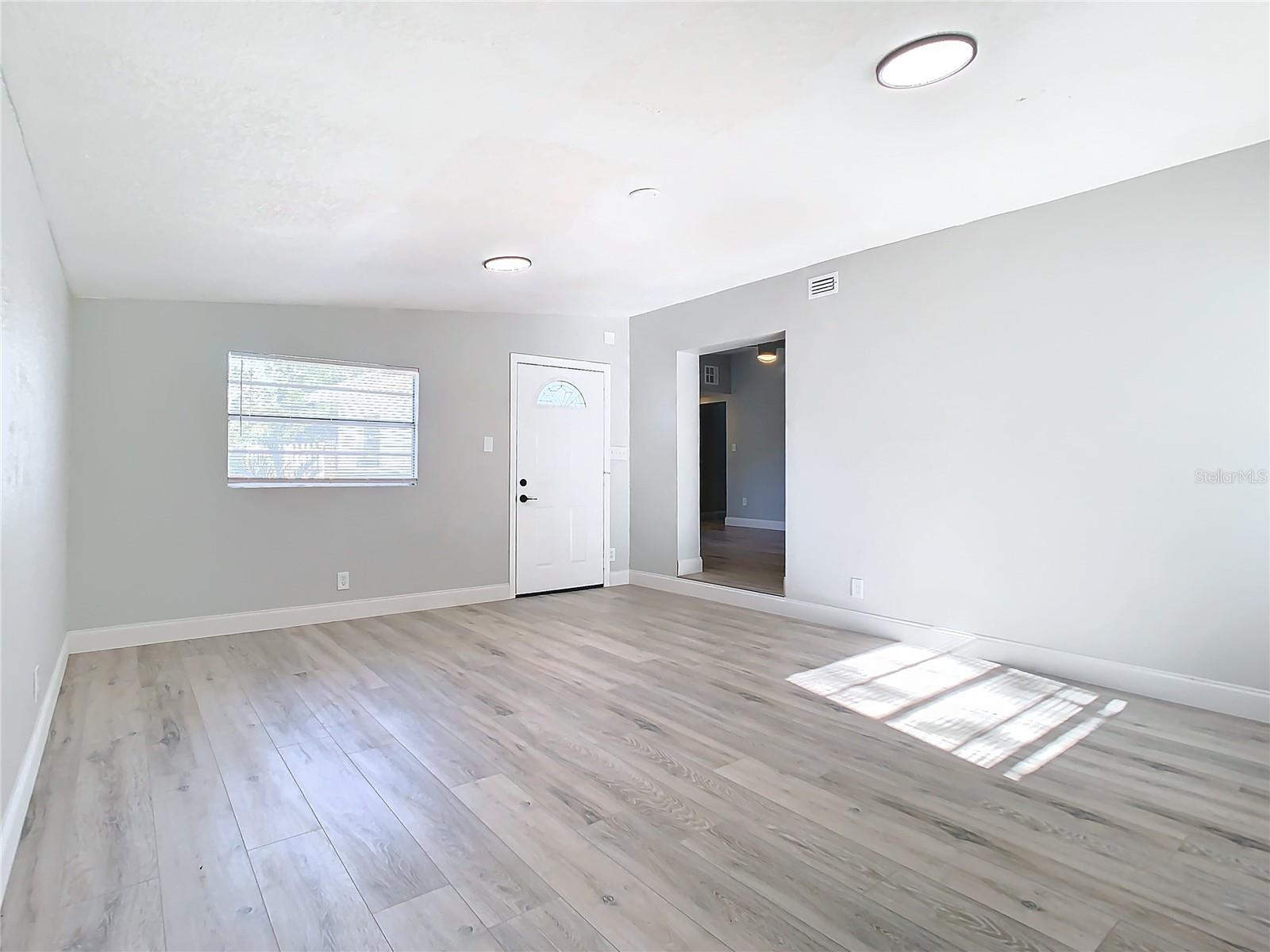 101 GERRY DR photo 3