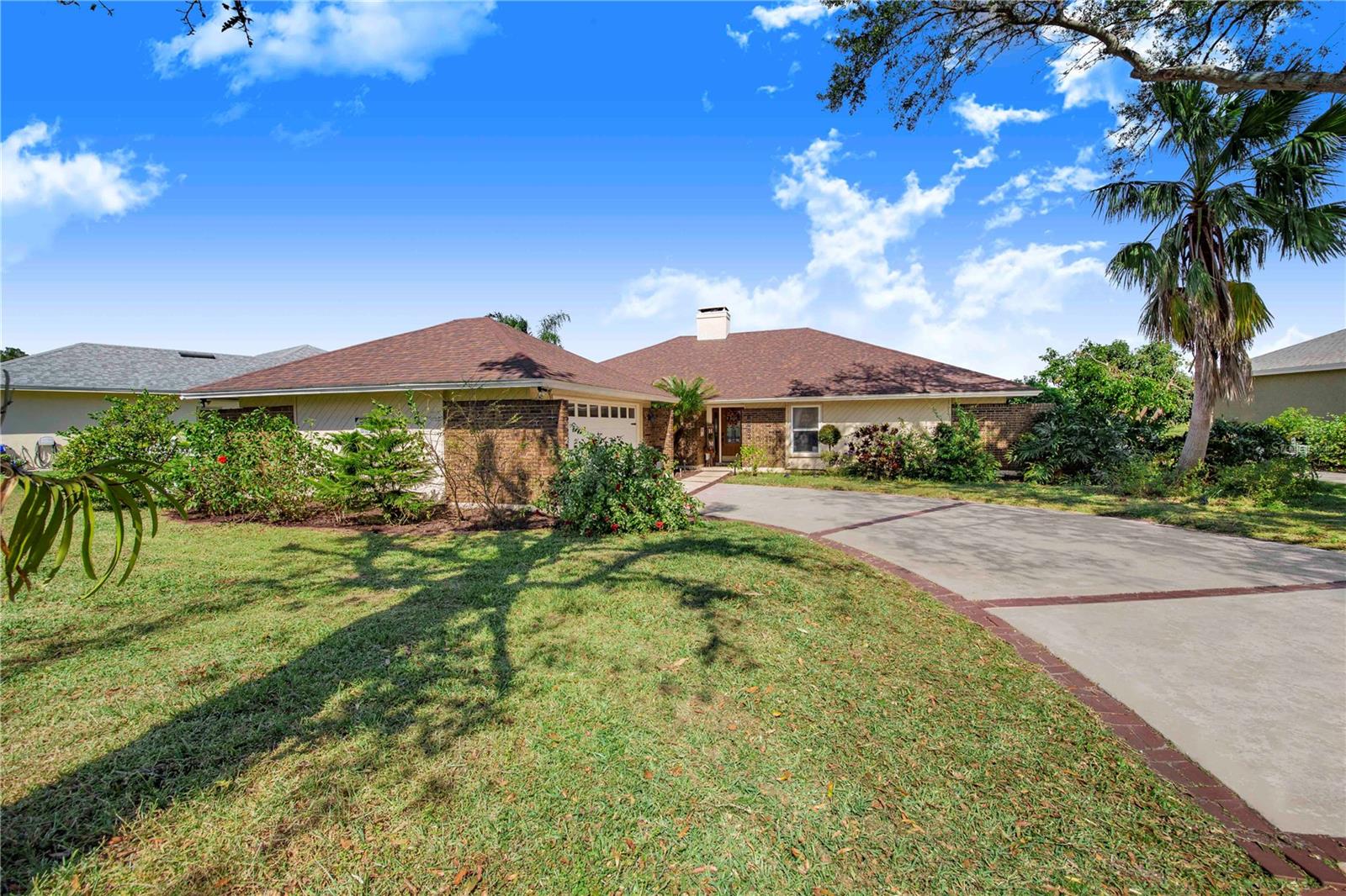 6682 ENGLELAKE DR photo 2
