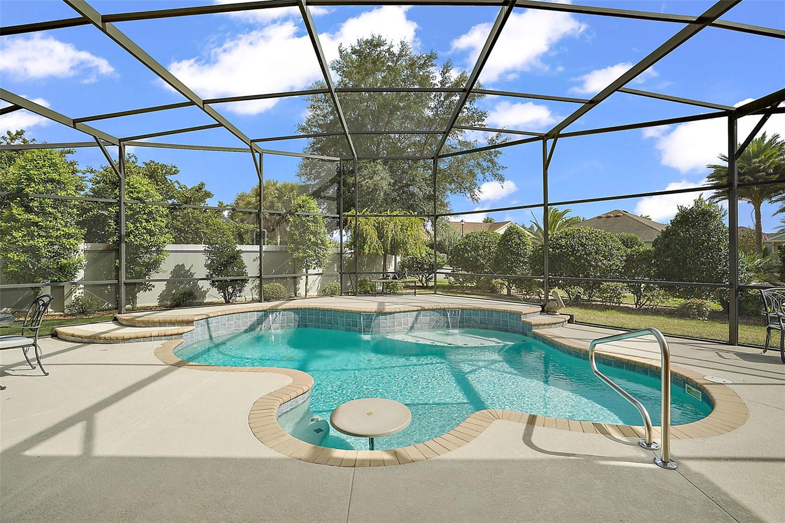 2126 LAKE RIDGE DR photo 3