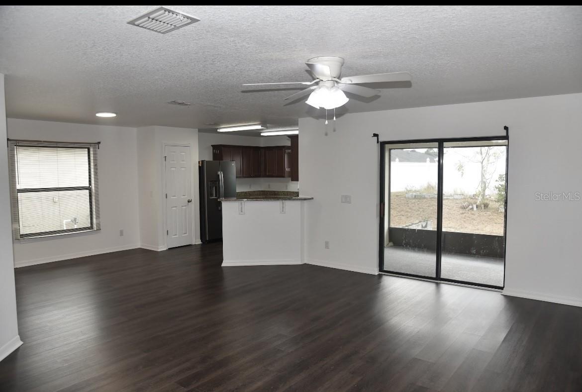 1051 WOODLARK DR photo 2