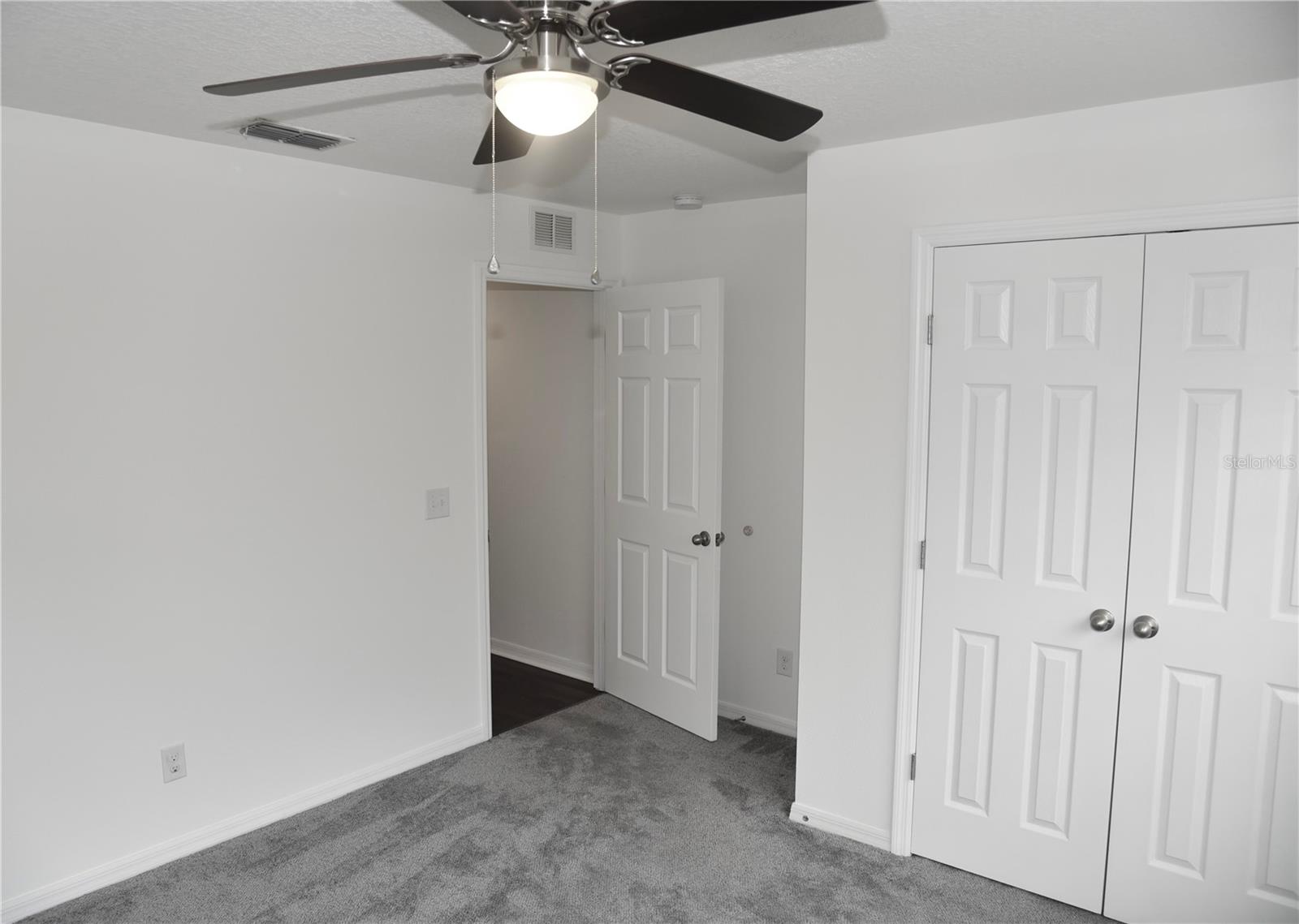 1051 WOODLARK DR photo 3