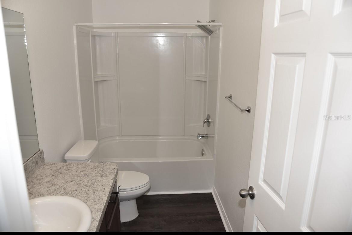 1051 WOODLARK DR photo 4