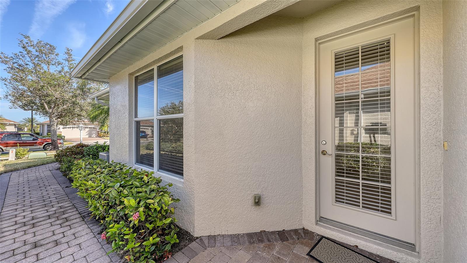 1908 SCARLETT AVE photo 2