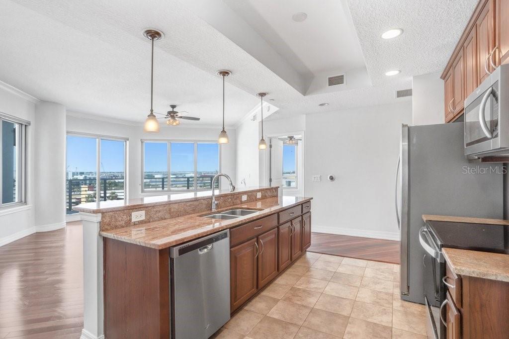1209 E CUMBERLAND AVE #805 photo 5