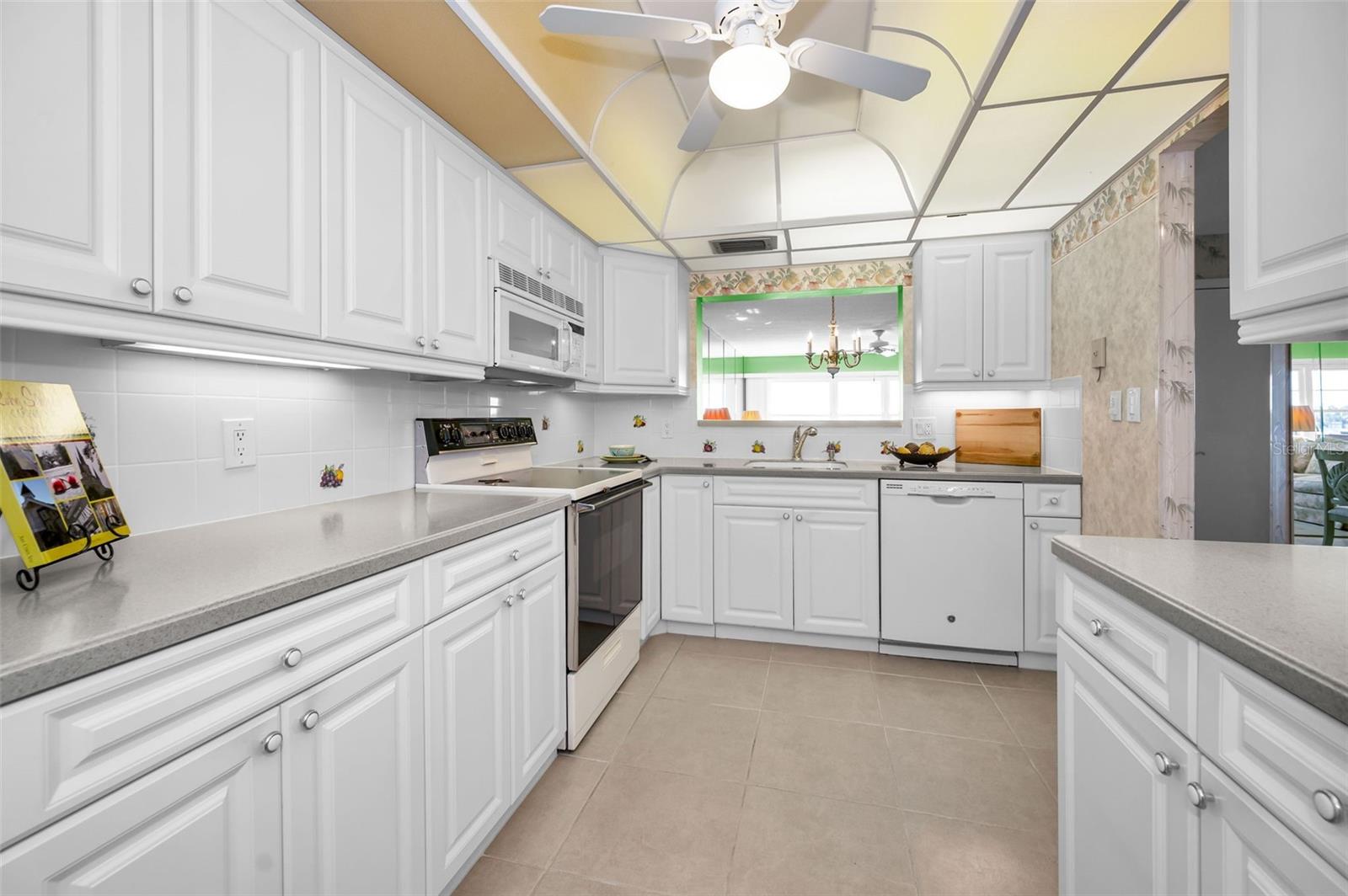 100 BLUFF VIEW DR #207C photo 2