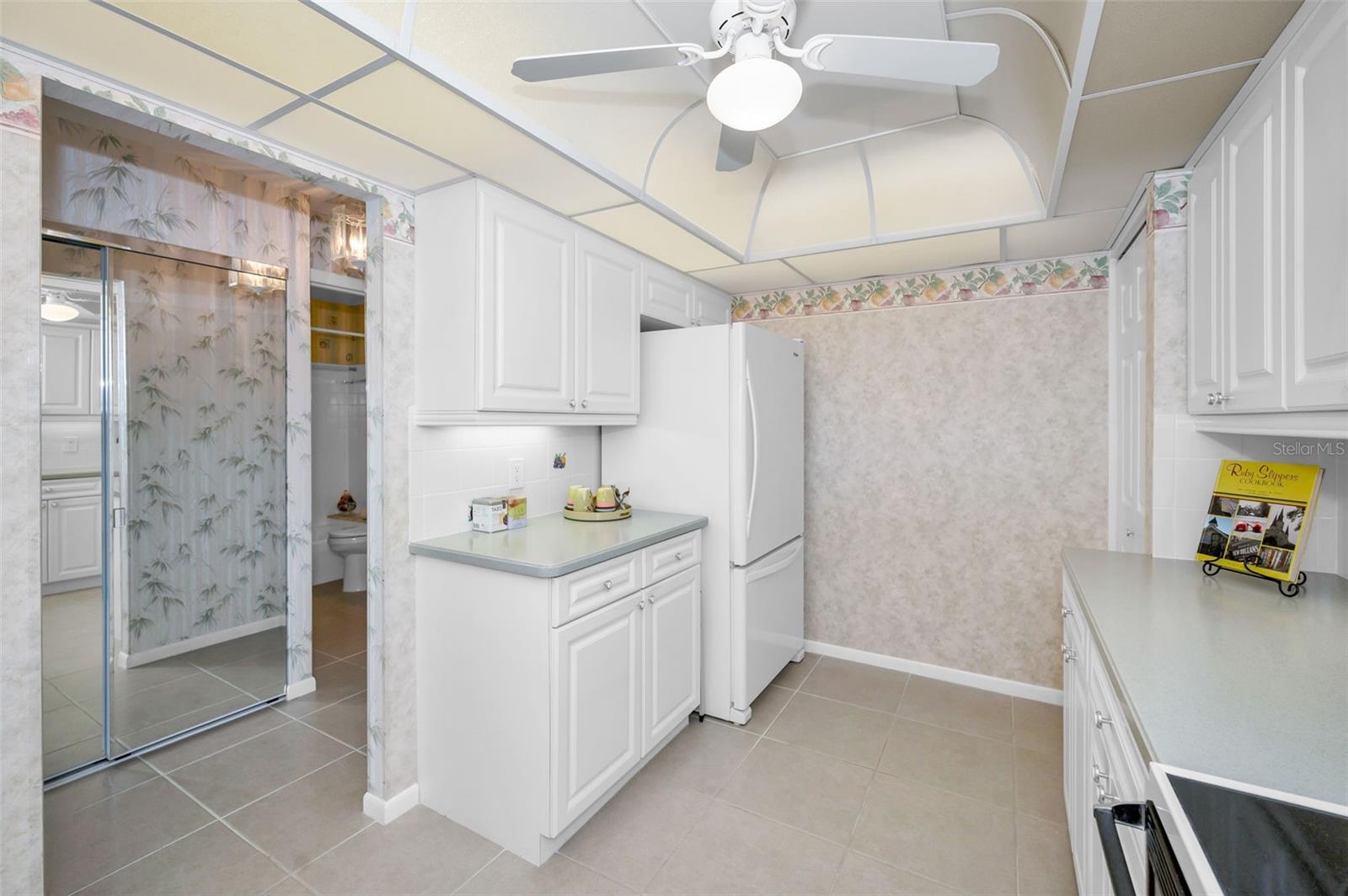 100 BLUFF VIEW DR #207C photo 3