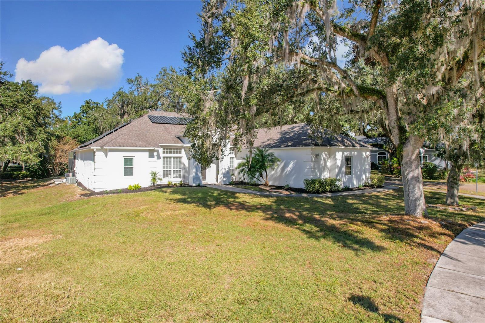 936 OAKPOINT CIR photo 4