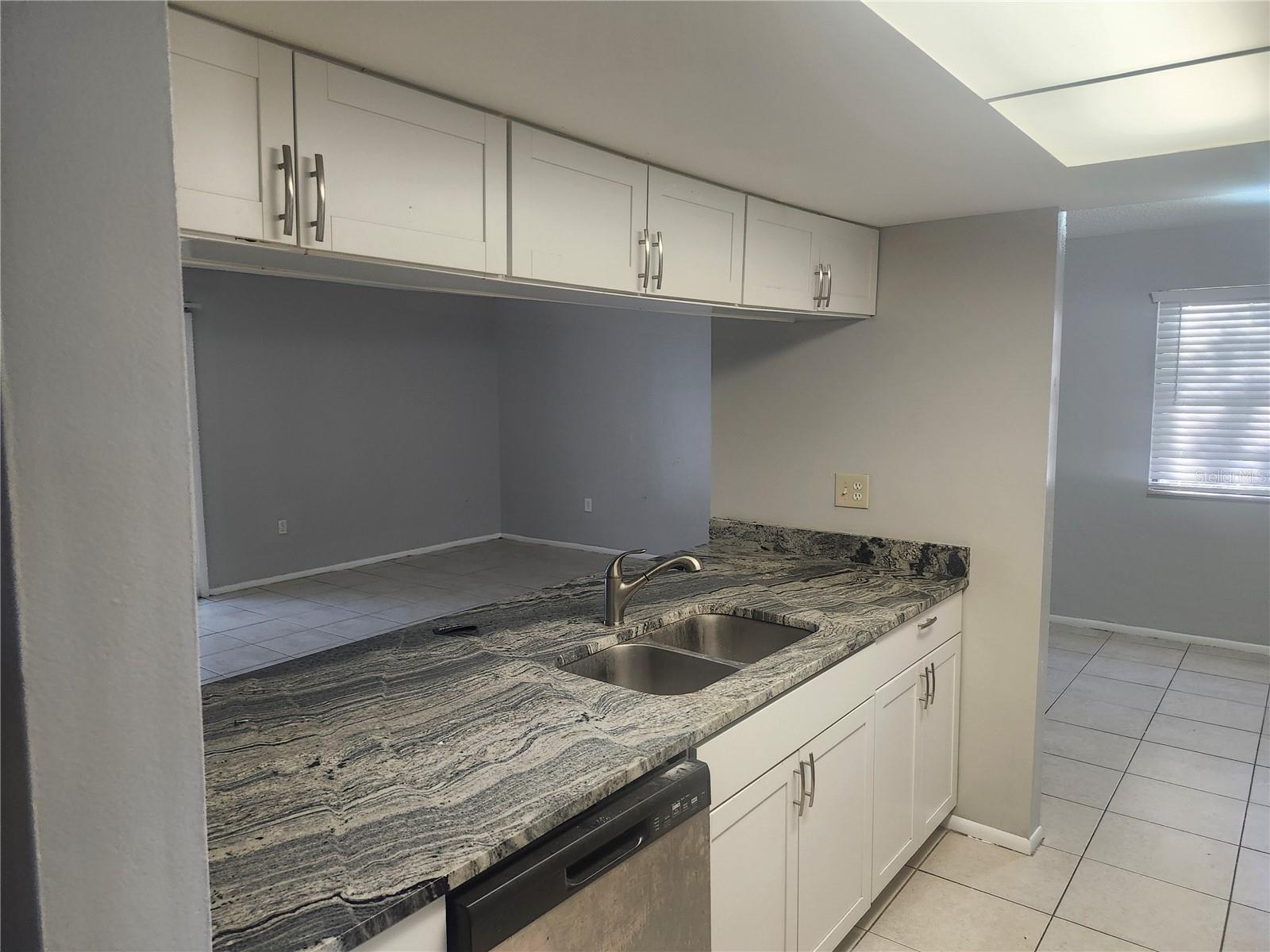 12804 WATERBURY AVE photo 4