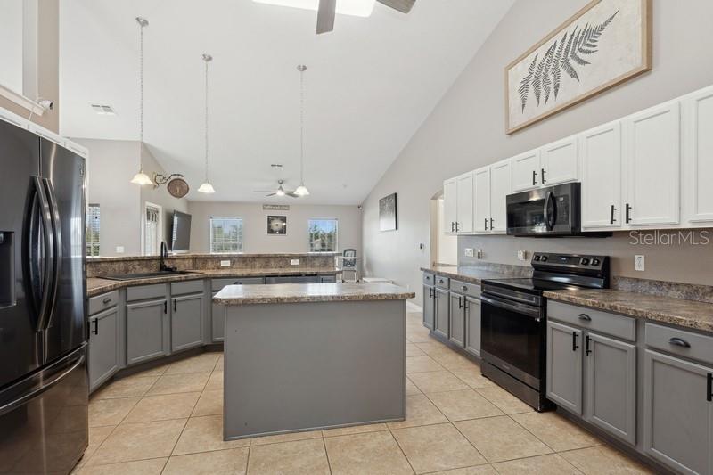 1017 S GLEN MEADOW LOOP photo 2
