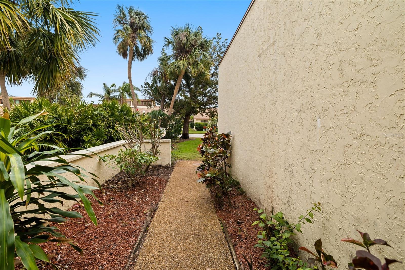 6012 COURTSIDE DR #1 photo 3