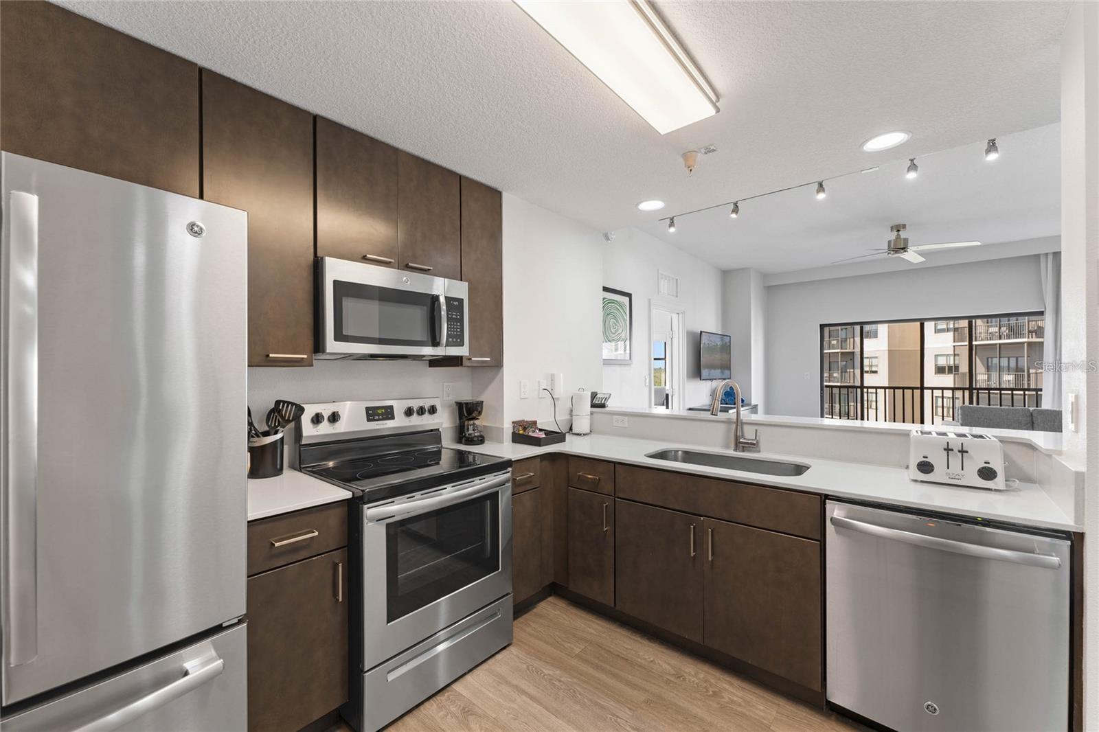14501 GROVE RESORT AVE #3636 photo 3